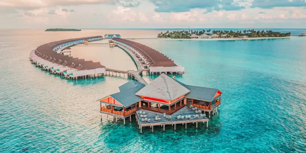 Keindahan Maladewa dengan Resort Terapung di Atas Lautan Samudra Hindia yang Jernih